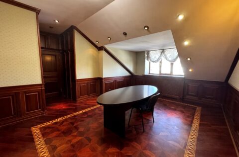 Spacious living room in apartment for sale in Kyiv, Volodymyrska St 45, Shevchenkivskyi District