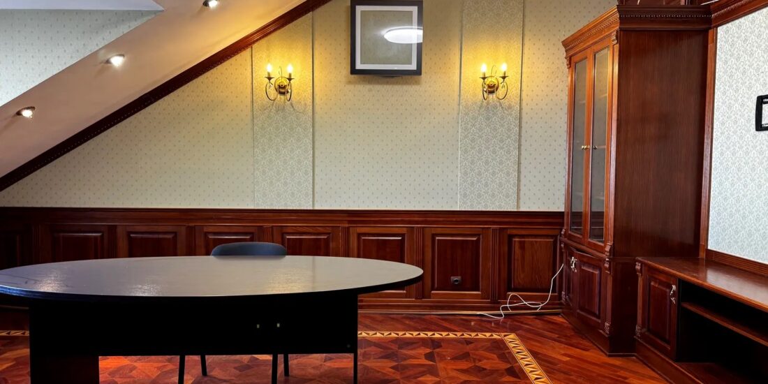 Spacious living room in apartment for sale in Kyiv, Volodymyrska St 45, Shevchenkivskyi District