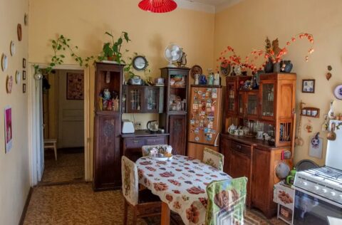 Kitchen in apartment for sale in Kyiv, 7-B Reitarska St., Shevchenko district, gas kitchen with potential for open-plan layout
