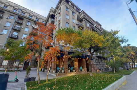 stalinka building facade apartment for sale in Kyiv, Pyrohova St 2, Shevchenkivskyi district