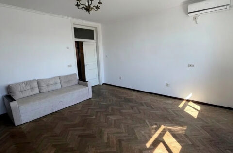Living room with fireplace in apartment for sale in Kyiv, Pyrohova St 2, Shevchenkivskyi district