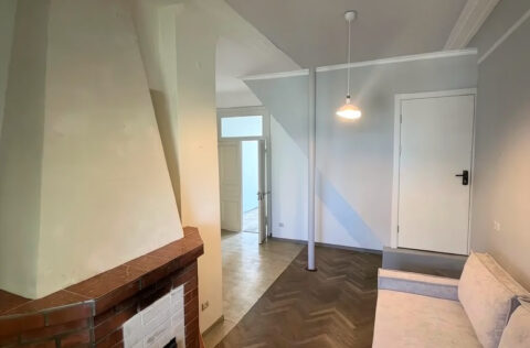 Living room with fireplace in apartment for sale in Kyiv, Pyrohova St 2, Shevchenkivskyi district