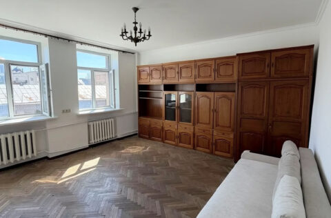 Living room with fireplace in apartment for sale in Kyiv, Pyrohova St 2, Shevchenkivskyi district