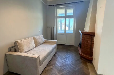 Living room with fireplace in apartment for sale in Kyiv, Pyrohova St 2, Shevchenkivskyi district
