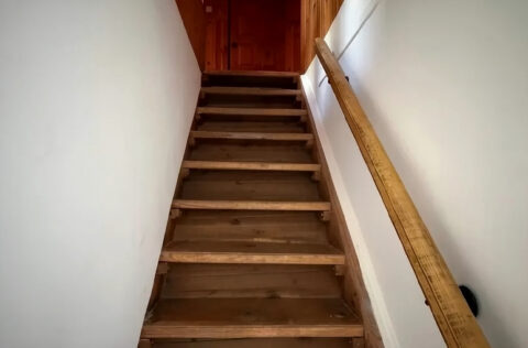 internal staircase in duplex apartment for sale in Kyiv, Pyrohova St 2, Shevchenkivskyi district
