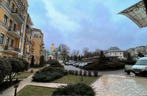 underground parking entrance for apartment for sale in Kyiv, Volodymyrska St 20/1-A Shevchenkivskyi district, secure premium complex;