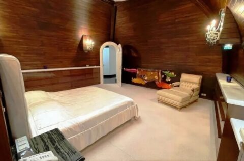 spacious master bedroom in duplex apartment for sale in Kyiv, Volodymyrska St 20/1-A Shevchenkivskyi district, luxury Kyiv real estate;