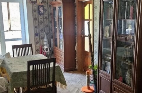 Spacious living room with balcony access apartment for sale in Kyiv Pyrohova St 5