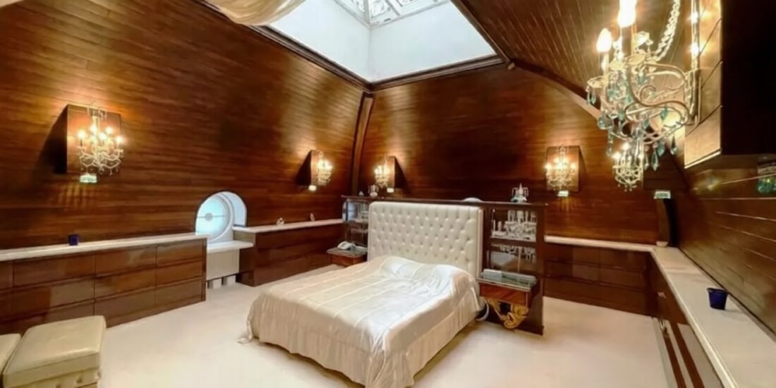 spacious master bedroom in duplex apartment for sale in Kyiv, Volodymyrska St 20/1-A Shevchenkivskyi district, luxury Kyiv real estate;