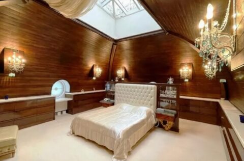 spacious master bedroom in duplex apartment for sale in Kyiv, Volodymyrska St 20/1-A Shevchenkivskyi district, luxury Kyiv real estate;