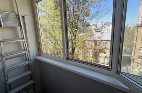 balcony in apartment for sale in Kyiv, Pyrohova St 2 with city views, Shevchenkivskyi district