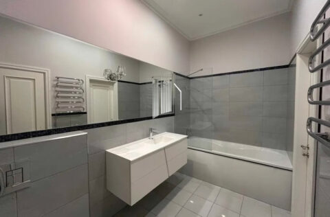 Modern bathroom with shower cabin in renovated Kyiv apartment for sale in Kyiv, Sichovykh Striltsiv 10 Lvivska Square