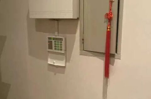 Elegant hallway in apartment for sale in Kyiv, Yevhena Chykalenka St., 25 with high ceilings and designer renovation