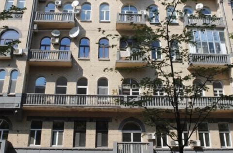 Facade of historical building apartment for sale in Kyiv, Velyka Zhytomyrska St., 8a Shevchenkivskyi district