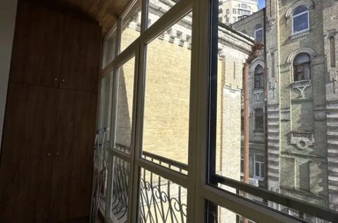 balcony in apartment for sale in Kyiv, Sichovykh Striltsiv St 10, Kudryavets, historical building Kyiv