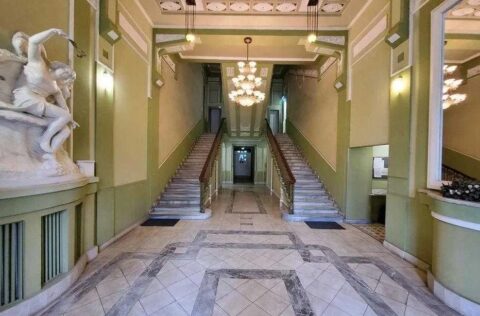 marble staircase entrance in pre-revolutionary apartment for sale in Kyiv, Skoropadskoho 11, Shevchenkivskyi district