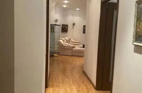 Elegant hallway in apartment for sale in Kyiv, Yevhena Chykalenka St., 25 with high ceilings and designer renovation