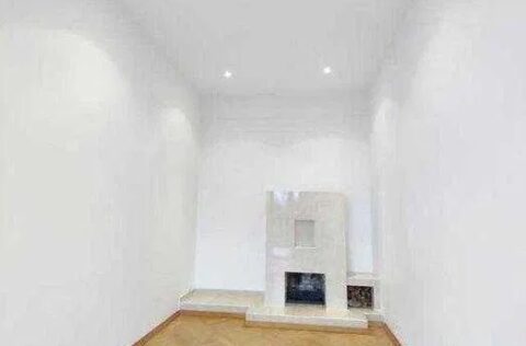 spacious living room in apartment for sale in Kyiv, Skoropadskoho 11, Shevchenkivskyi district historic centre