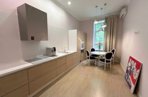 Modern equipped kitchen with Bosch appliances in Kyiv apartment for sale in Kyiv, Sichovykh Striltsiv 10 Lvivska Square