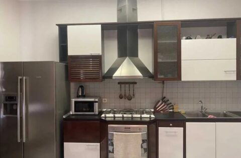 Modern equipped kitchen in apartment for sale in Kyiv, Yevhena Chykalenka St., 25 with 30 sq.m. space and built-in appliances
