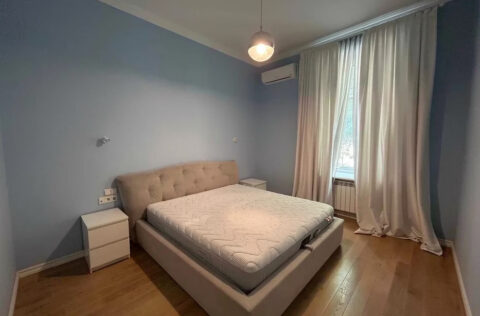 Quiet bedroom overlooking courtyard in premium Kyiv apartment for sale in Kyiv, Sichovykh Striltsiv 10 near Lvivska Square
