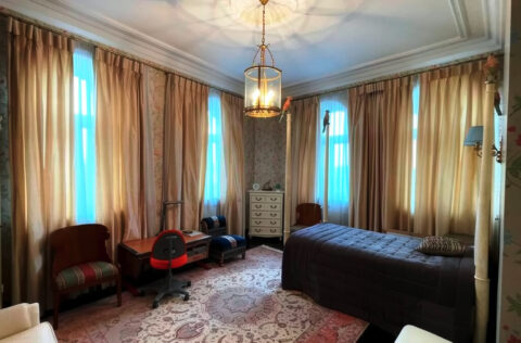 children’s bedroom with private bathroom in apartment for sale in Kyiv, Volodymyrska St 20/1-A Shevchenkivskyi district, family luxury apartment Kyiv;