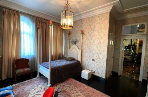 children’s bedroom with private bathroom in apartment for sale in Kyiv, Volodymyrska St 20/1-A Shevchenkivskyi district, family luxury apartment Kyiv;