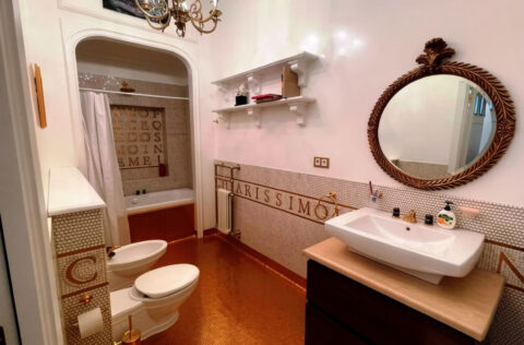 guest bathroom with modern сантехника in apartment for sale in Kyiv, Volodymyrska St 20/1-A Shevchenkivskyi district;