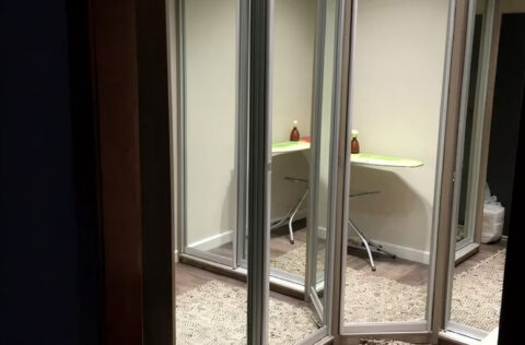 Walk-in wardrobe in apartment for sale in Kyiv, Mykhaila Kotsiubynskoho St 9, Shevchenko district, 10 sqm storage space