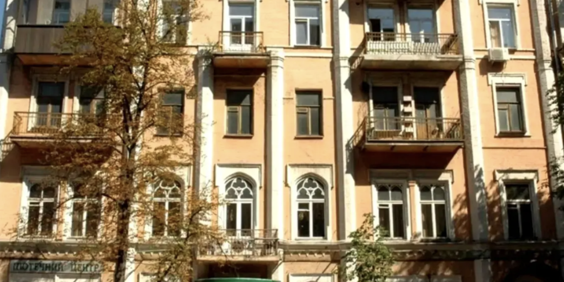 Facade of pre-revolutionary building 1860 in Kyiv, Volodymyrska Street 37, Shevchenko district
