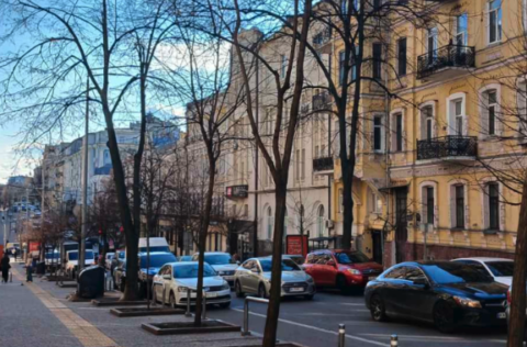 Facade of pre-revolutionary building for apartment for sale in Kyiv, Shevchenkivskyi district, Yevhena Chykalenka Street 12, historical center landmark architecture