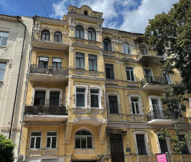 Facade of pre-revolutionary building for apartment for sale in Kyiv, Shevchenkivskyi district, Yevhena Chykalenka Street 12, historical center landmark architecture
