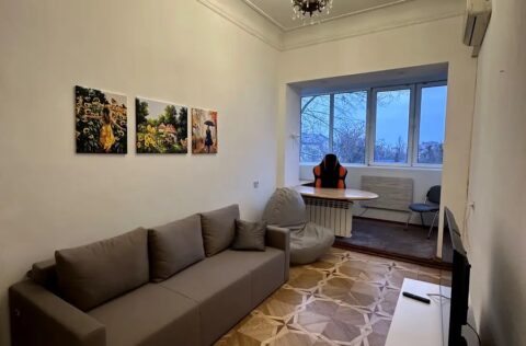 Guest bedroom in apartment for sale in Kyiv Liuteranska St 21/12 Pecherskyi district