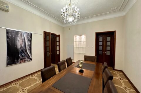 Living room in apartment for sale in Kyiv Liuteranska St 21/12 Pecherskyi district Stalinka