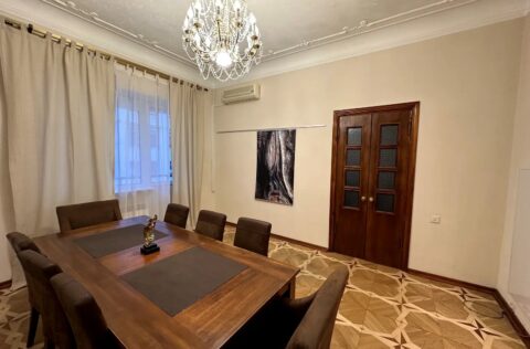 Living room in apartment for sale in Kyiv Liuteranska St 21/12 Pecherskyi district Stalinka