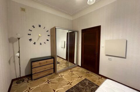 Guest bedroom in apartment for sale in Kyiv Liuteranska St 21/12 Pecherskyi district