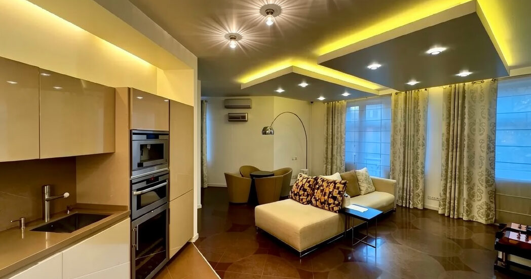 Living room in apartment for sale in Kyiv, Tarasa Shevchenka Blvd 11-A, Shevchenkivskyi district, modern building interior