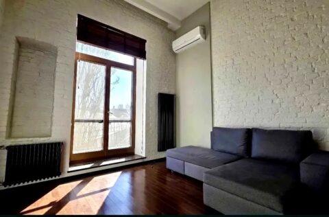 living room apartment for sale in Kyiv Striletska Street 7/6 Shevchenkivskyi district high ceilings 3.9m historic building
