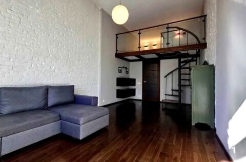 living room apartment for sale in Kyiv Striletska Street 7/6 Shevchenkivskyi district high ceilings 3.9m historic building