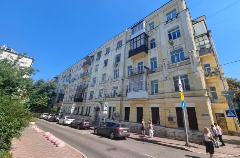 facade apartment for sale in Kyiv Striletska Street 7/6 pre-revolutionary building Tsarist architecture historic centre