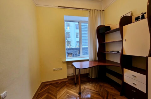 Home office in apartment for sale in Kyiv, Instytutska St 15/5, Stalin-era building Kyiv centre