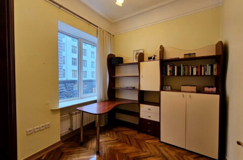 Home office in apartment for sale in Kyiv, Instytutska St 15/5, Stalin-era building Kyiv centre