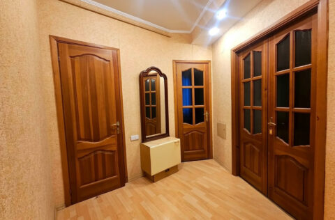 Entrance hallway in apartment for sale in Kyiv, Instytutska St 15/5, Pecherskyi government district