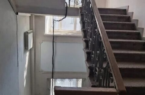 Entrance of historical building Kyiv, apartment for sale Shota Rustaveli St 4 Bessarabka
