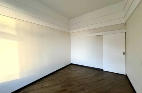 Bedroom in apartment for sale in Kyiv, Reitarska St 28, Shevchenkivskyi district, historical building interior