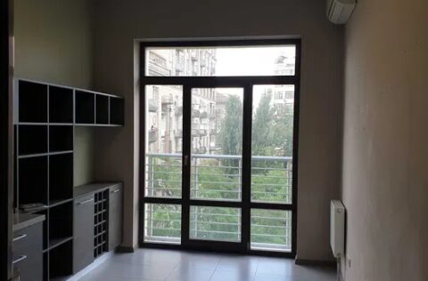 Apartment for sale in Kyiv, Lypky district, Pechersk — modern living space in Kapitoliy Residence, Khreshchatyk 27B with stylish cosmetic renovation and furnished interior.