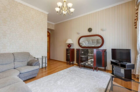 living room apartment for sale in Kyiv Tarasivska Street 6A Shevchenkivskyi district high ceilings 4m historic building