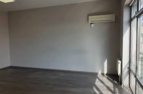 Apartment for sale in Kyiv, Lypky district, Pechersk — modern living space in Kapitoliy Residence, Khreshchatyk 27B with stylish cosmetic renovation and furnished interior.