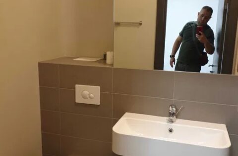 Apartment for sale in Kyiv, Lypky Pechersk — renovated modern bathroom in elite Kapitoliy Residence on Khreshchatyk 27B with high-end finishing and sanitary equipment.