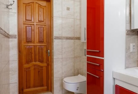 bathroom apartment for sale Kyiv Tarasivska 6A designer renovation shower bath modern interior